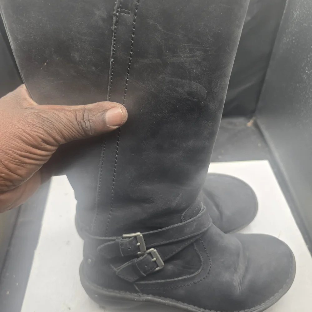 UGG‎ Tan and Cream Shearling Boots